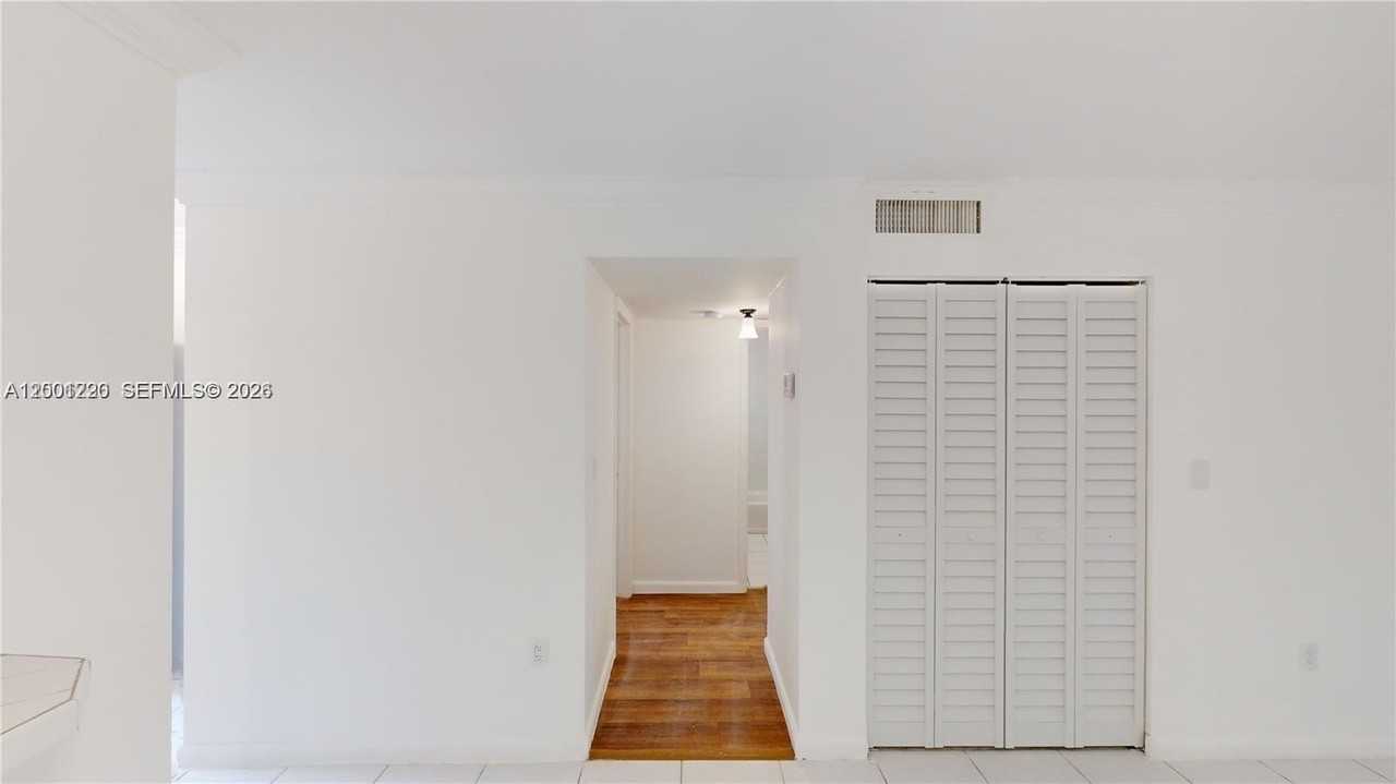160 Sw 30th Ave #204A - Photo 7 of 24