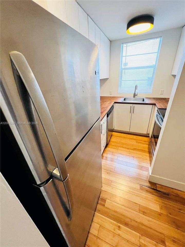 960 Bay Dr #911 - Photo 7 of 24