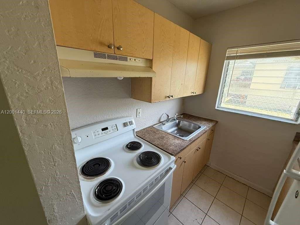 817 Nw 10th St #2 - Photo 7 of 9