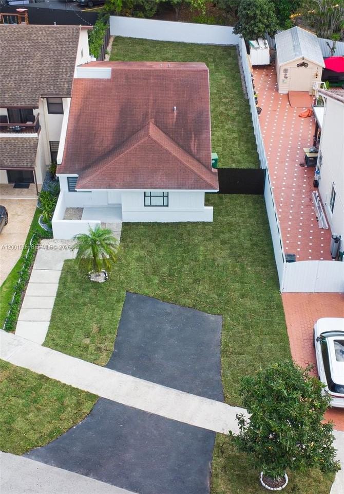 6427 Sw 135th Ave - Photo 2 of 30