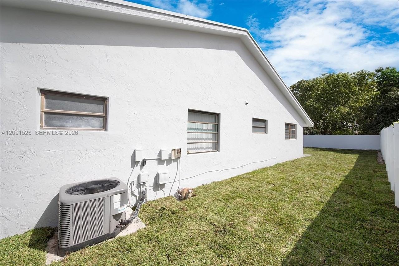 6427 Sw 135th Ave - Photo 5 of 30