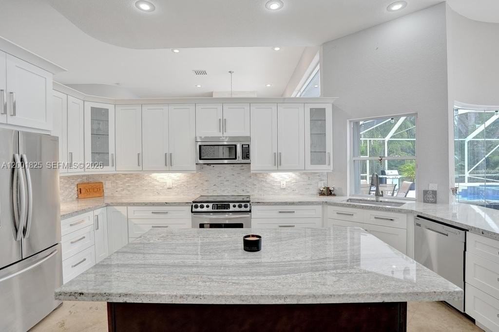 9724 Nw 66th Pl - Photo 7 of 38