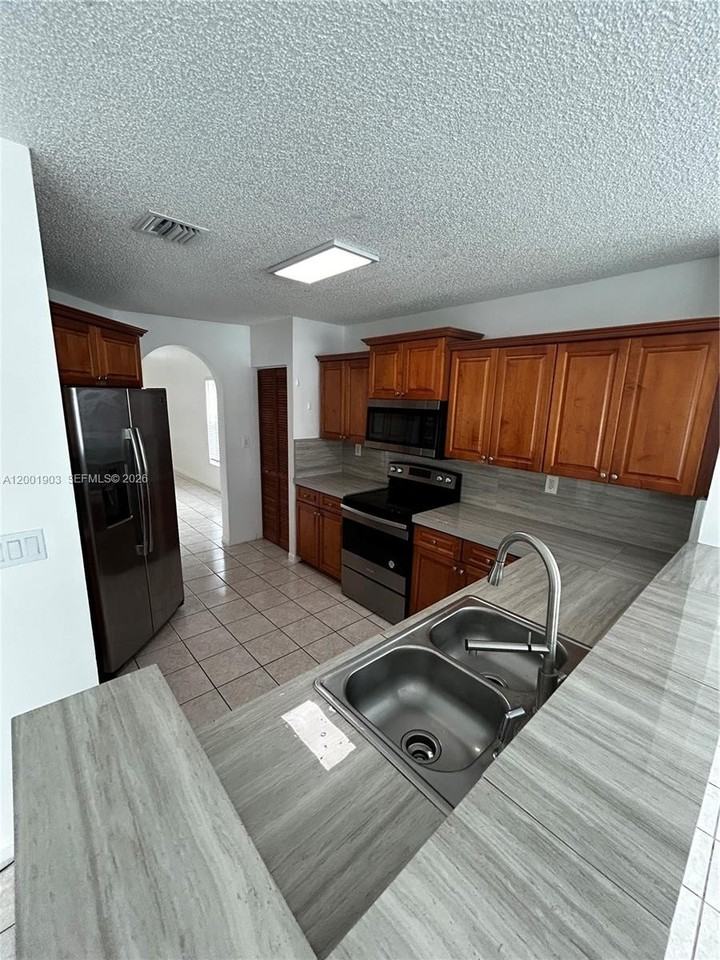 20471 Sw 1st St - Photo 5 of 18