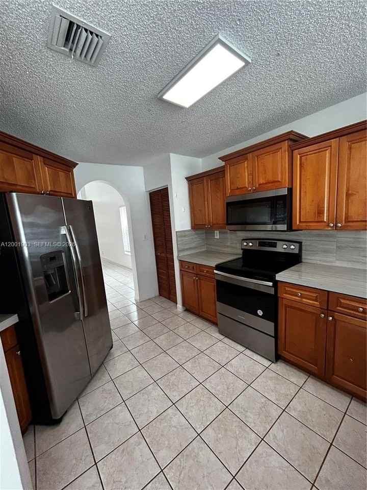 20471 Sw 1st St - Photo 6 of 18