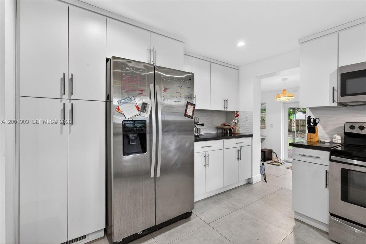 2940 Sw 25th Ter - Photo 7 of 26