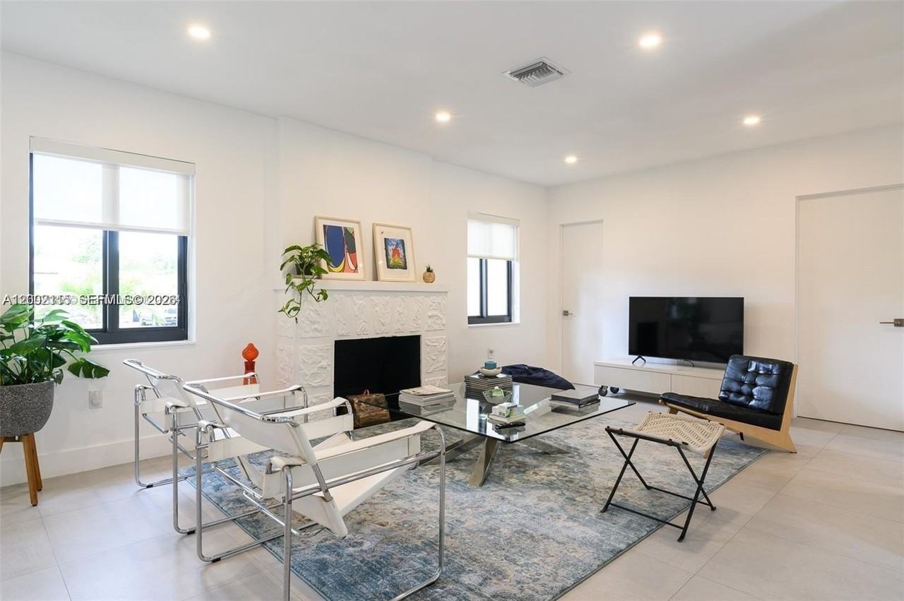 5981 Sw 13th Ter - Photo 4 of 34