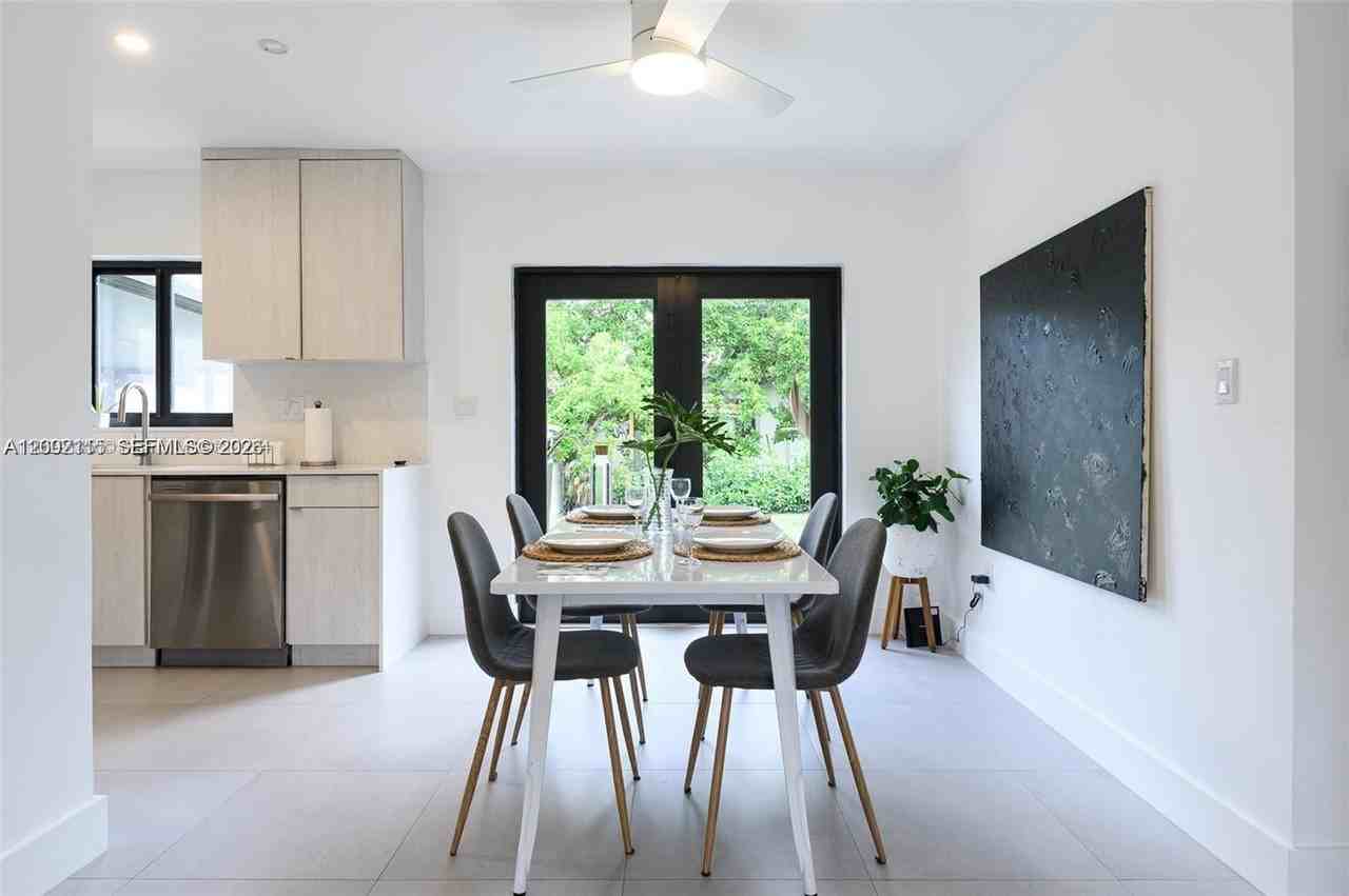 5981 Sw 13th Ter - Photo 7 of 34