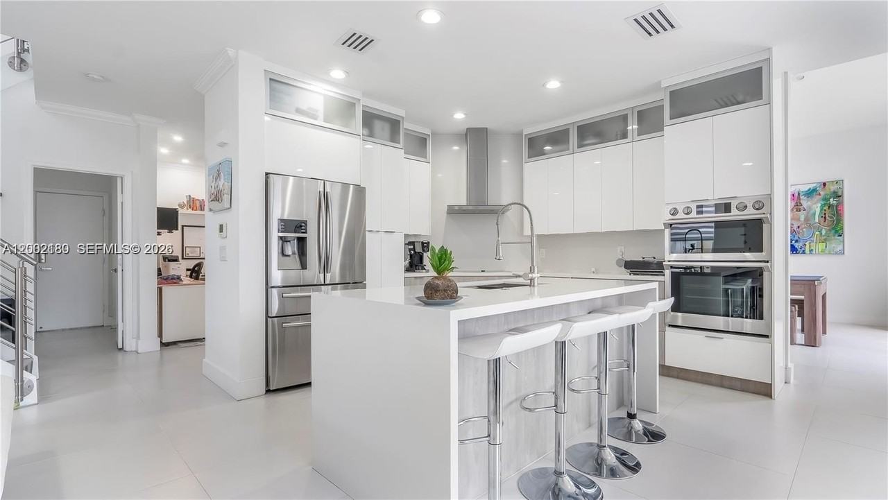 321 Sw 194th Ave - Photo 5 of 37