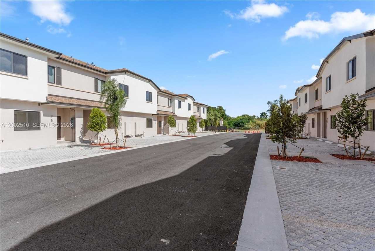 416 Sw 1st St #1 - Photo 2 of 28