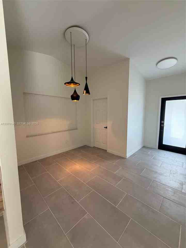 531 Sw 89th Ct #1 - Photo 3 of 35