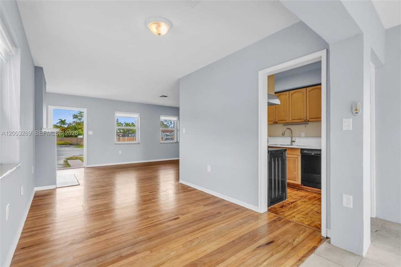 392 Payne Dr - Photo 3 of 25