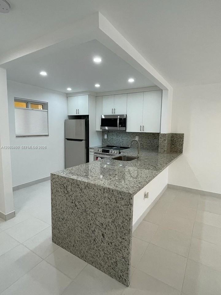 7732 Camino Real #F318 - Photo 6 of 18