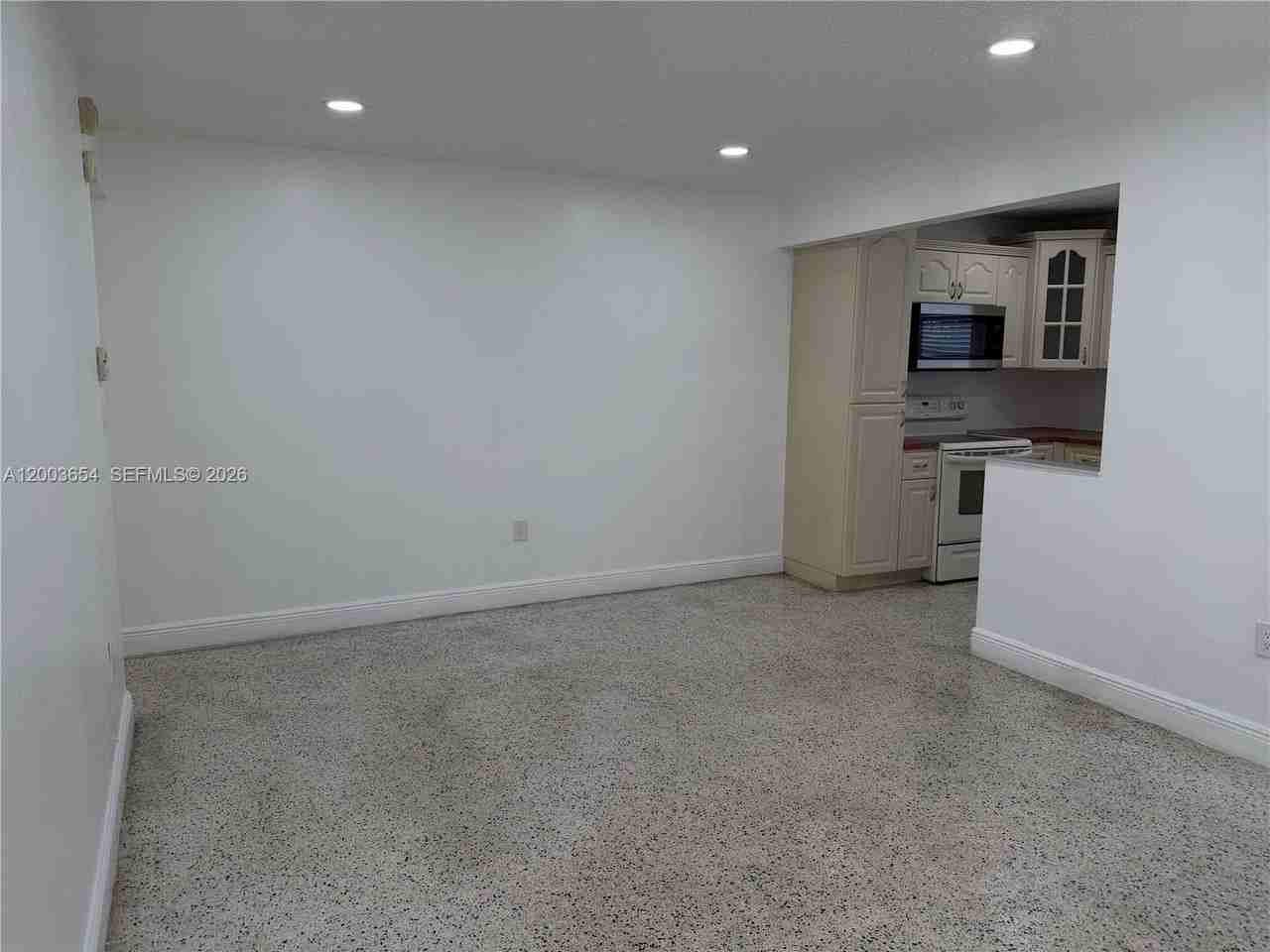 11437 Sw 7th Ter #11439 - Photo 5 of 17