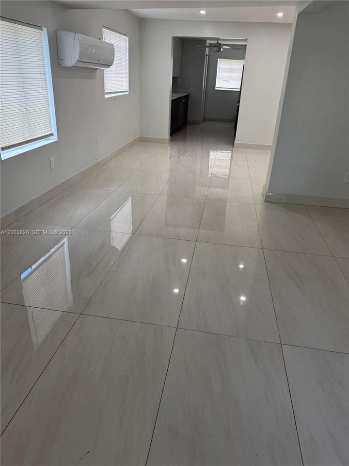 6116 Sw 38th St - Photo 3 of 10