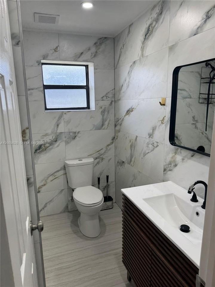 6116 Sw 38th St - Photo 4 of 10