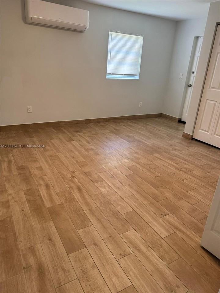 6116 Sw 38th St - Photo 5 of 10