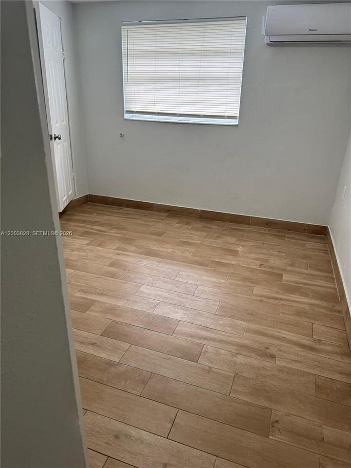6116 Sw 38th St - Photo 7 of 10