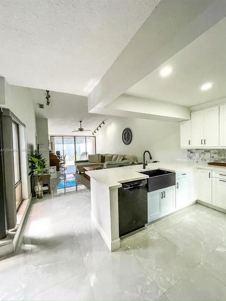 13360 Sw 89th Ter #G - Photo 3 of 21