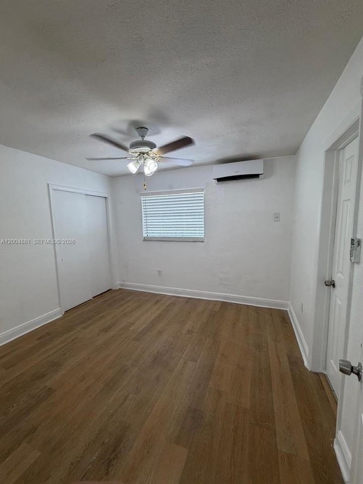 4444SW Sw 67th Ave #25 - Photo 4 of 13