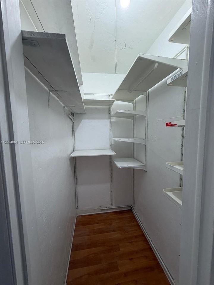 4444SW Sw 67th Ave #25 - Photo 7 of 13