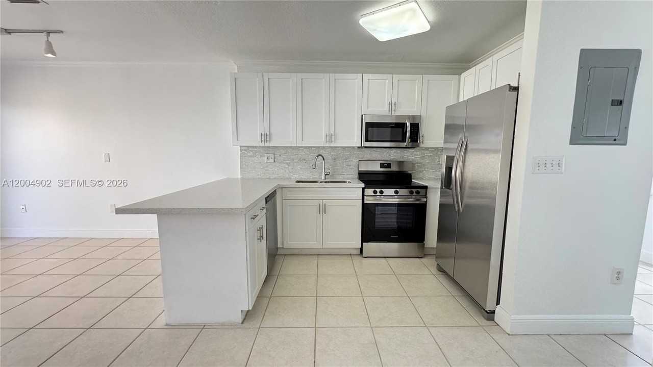 9465 Sw 77th Ct - Photo 2 of 25