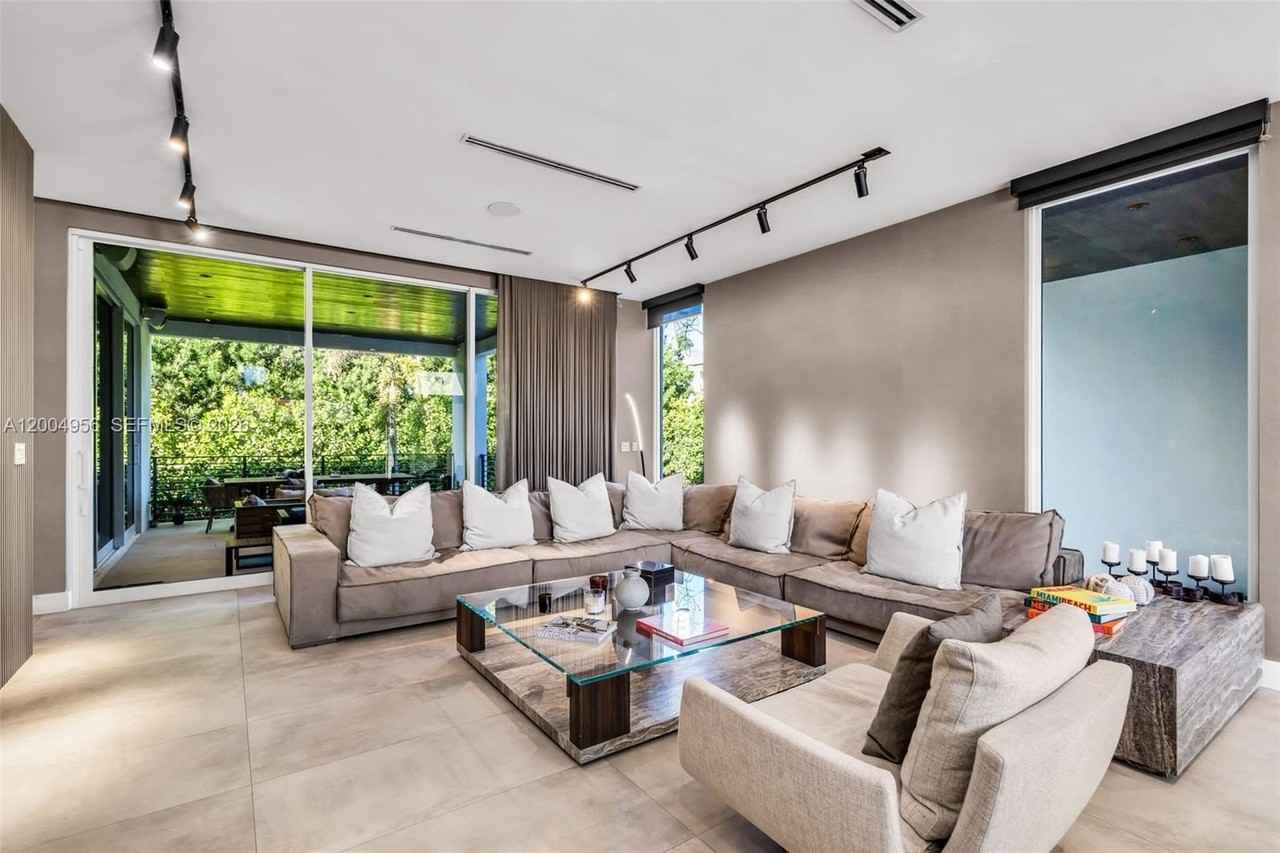 285 W Mashta Dr - Photo 3 of 42