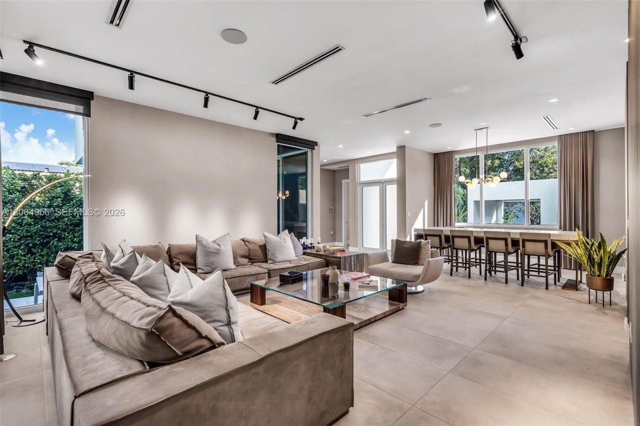 285 W Mashta Dr - Photo 4 of 42