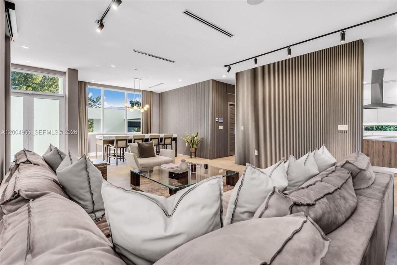 285 W Mashta Dr - Photo 5 of 42