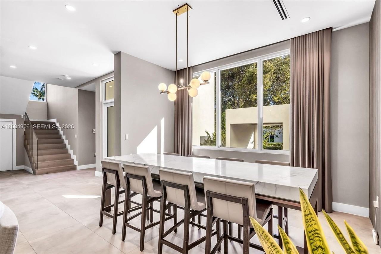 285 W Mashta Dr - Photo 6 of 42