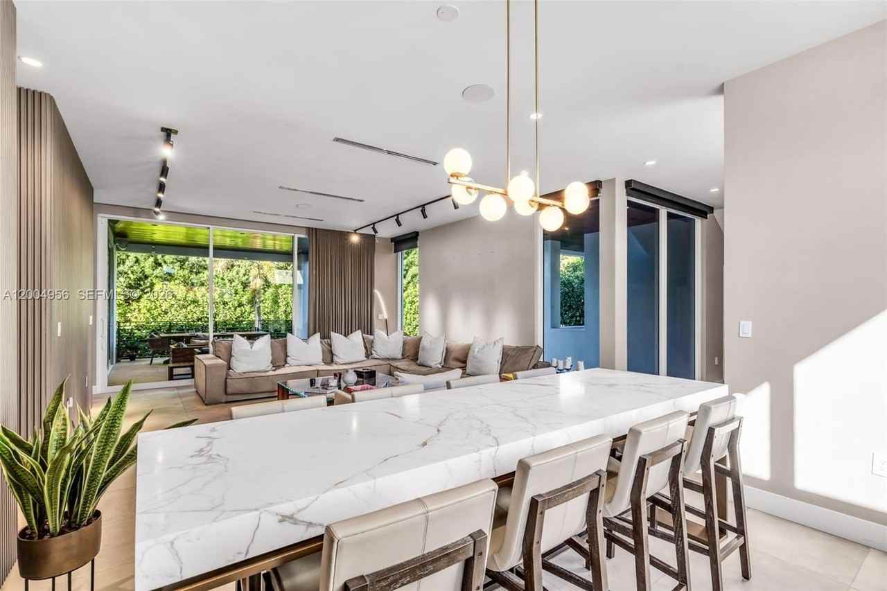 285 W Mashta Dr - Photo 7 of 42