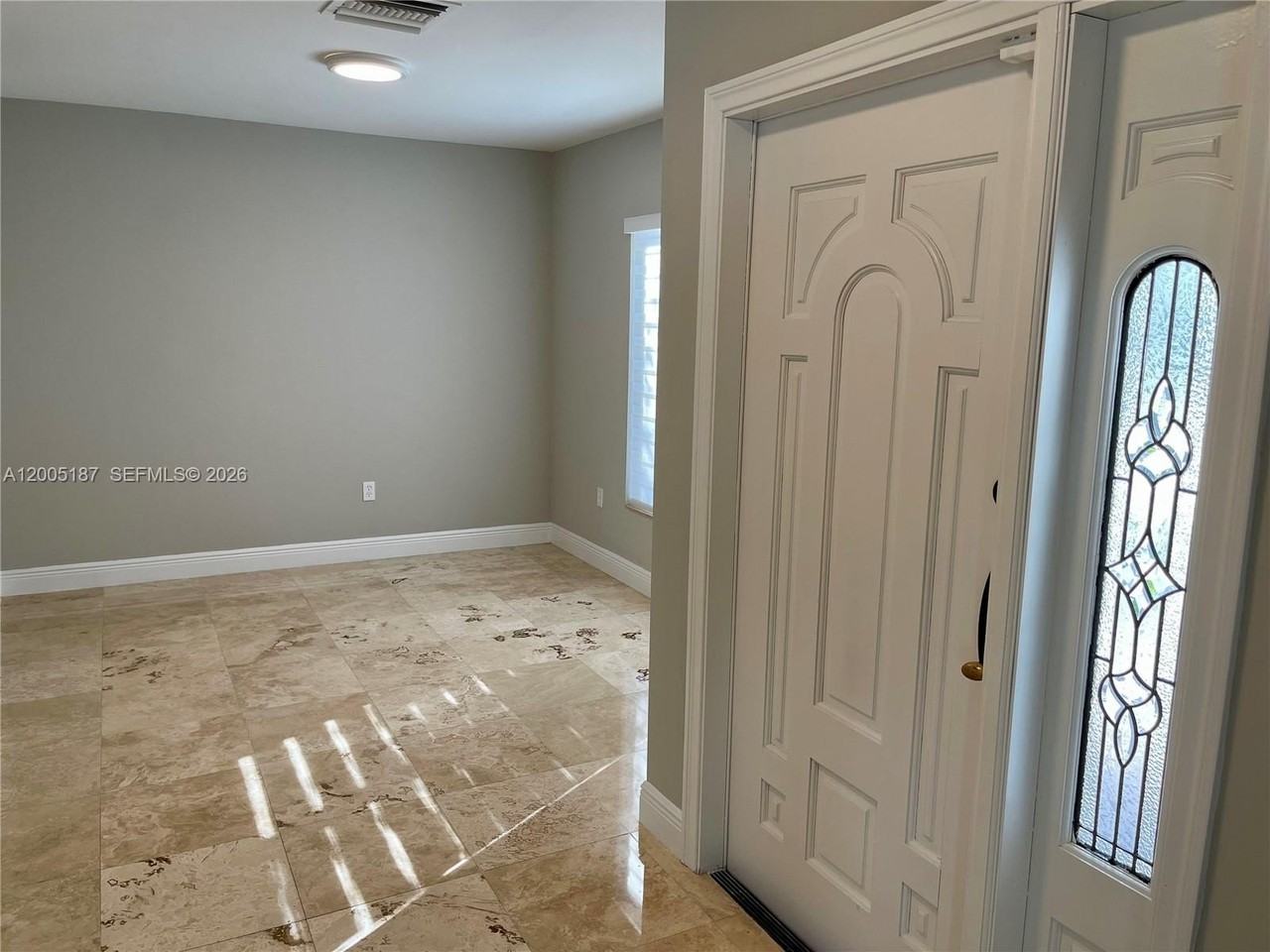 3191 Ohio St - Photo 2 of 32