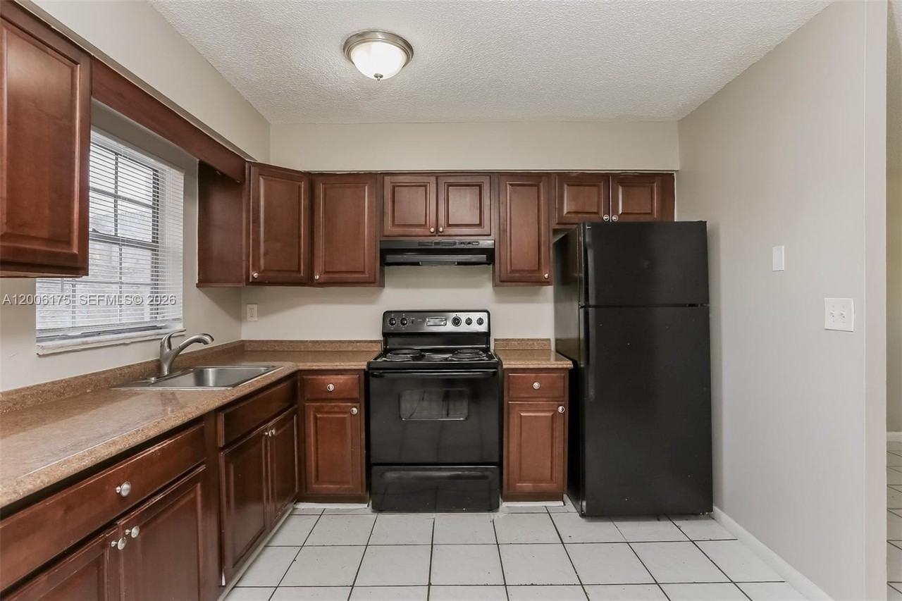 6025 Sw 37th St #EW - Photo 6 of 15