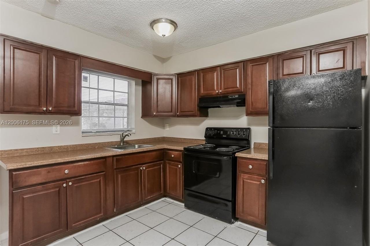 6025 Sw 37th St #EW - Photo 7 of 15