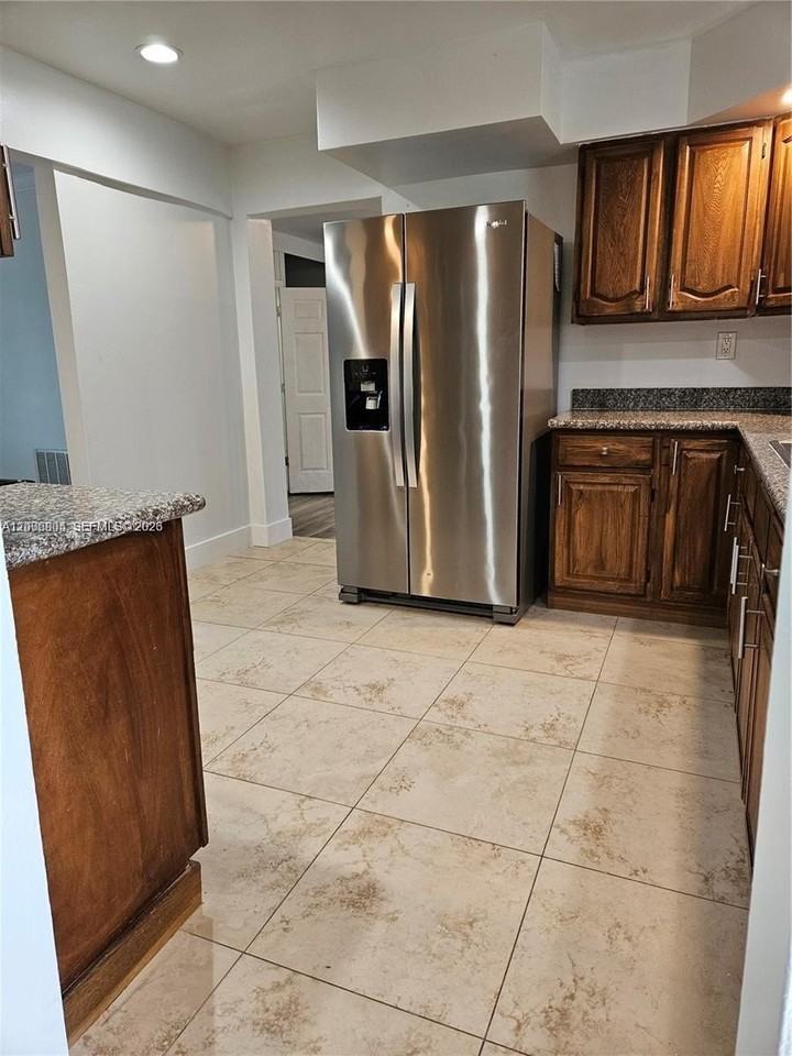 10050 Broad Channel Dr - Photo 2 of 17