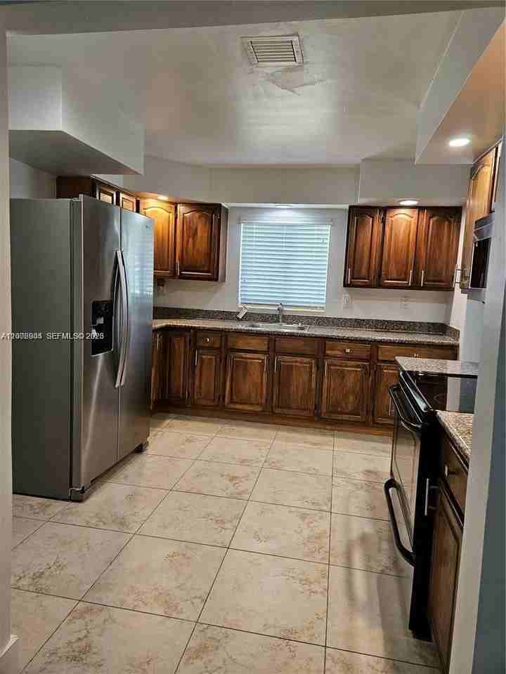 10050 Broad Channel Dr - Photo 4 of 17