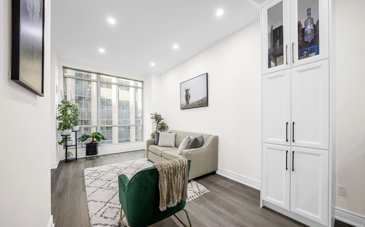 Yonge St & King St W - Photo 3 of 16