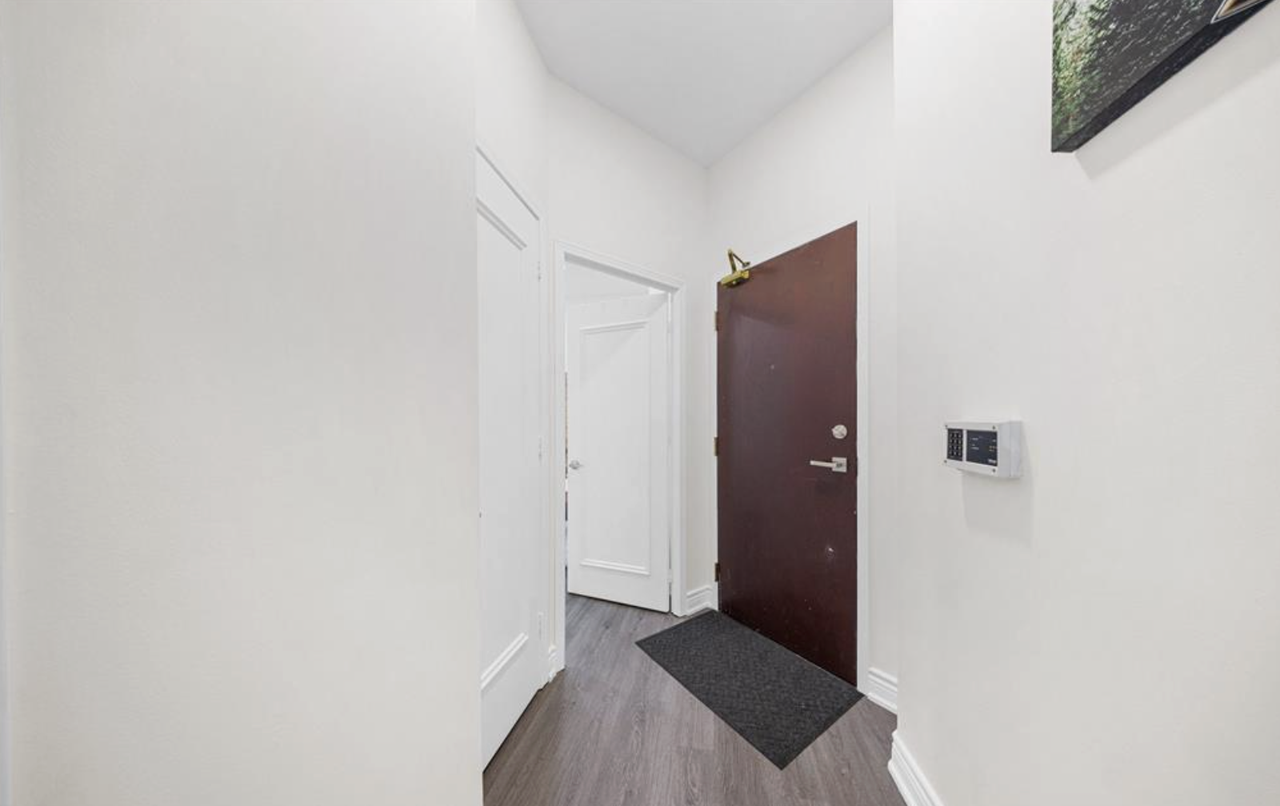 Yonge St & King St W - Photo 7 of 16