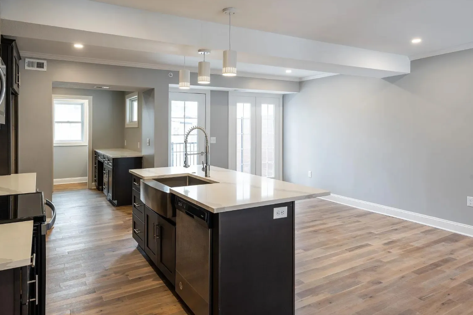4462 Broadway Boulevard - Photo 4 of 22
