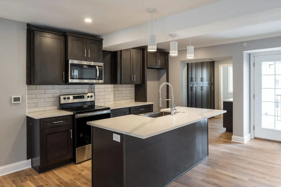 4462 Broadway Boulevard - Photo 3 of 22