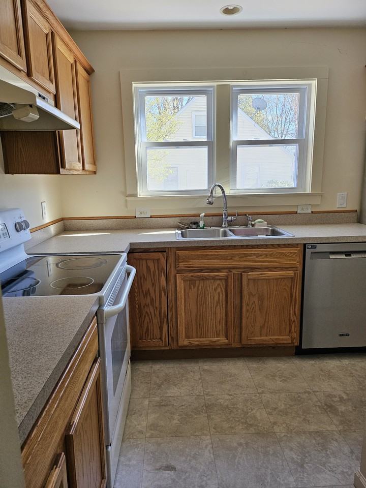 111 Carroll Street #B - Photo 3 of 17