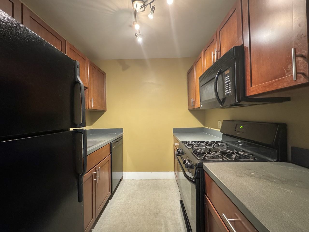 600 East 8th Street #3T - Photo 3 of 22