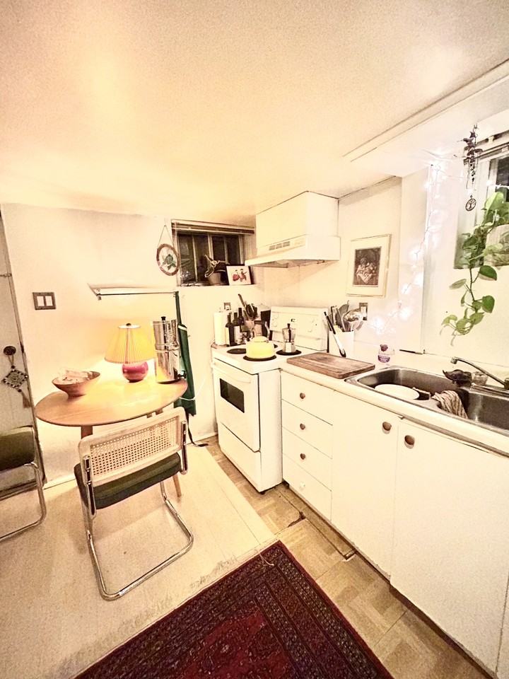 167 Christie St - Photo 7 of 14