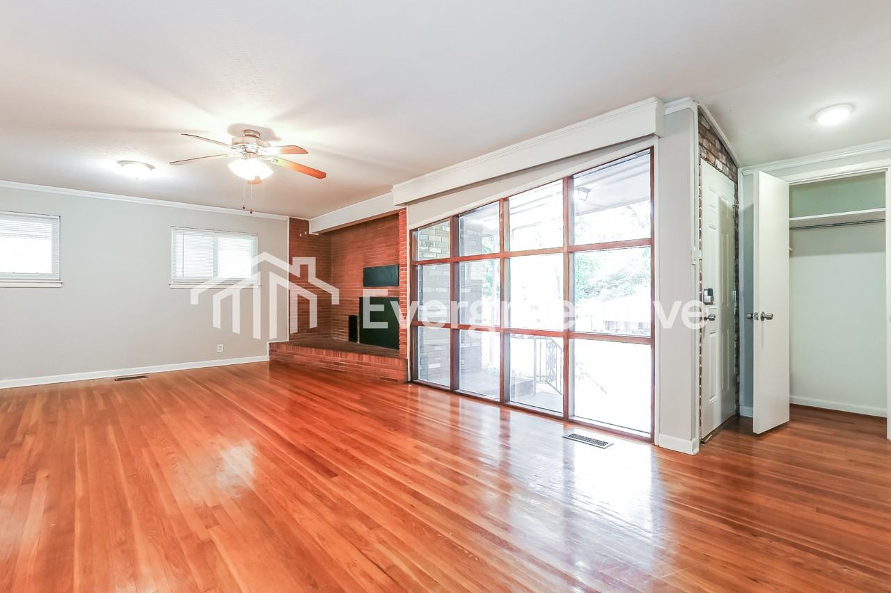 22 Glenmere Dr - Photo 6 of 15