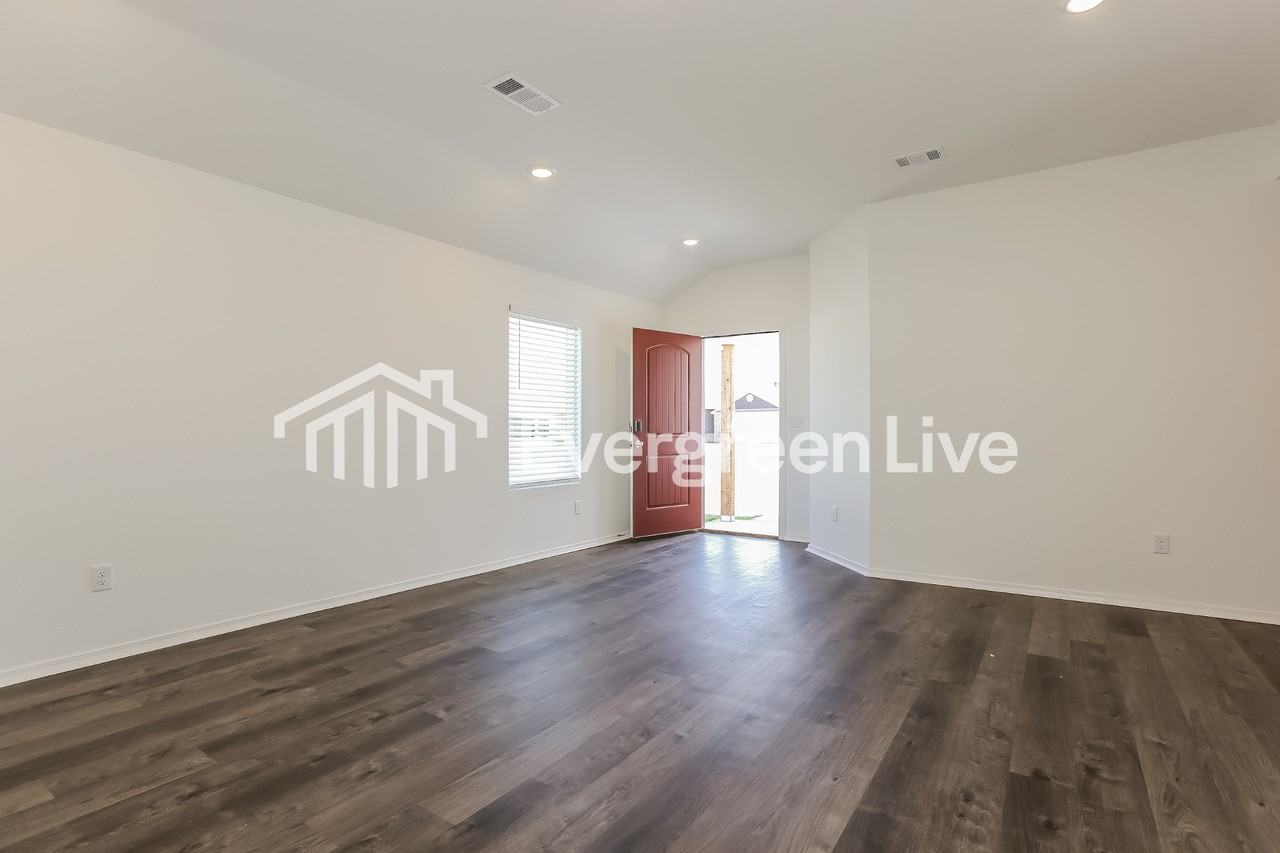111 Powder River Dr - Photo 2 of 15