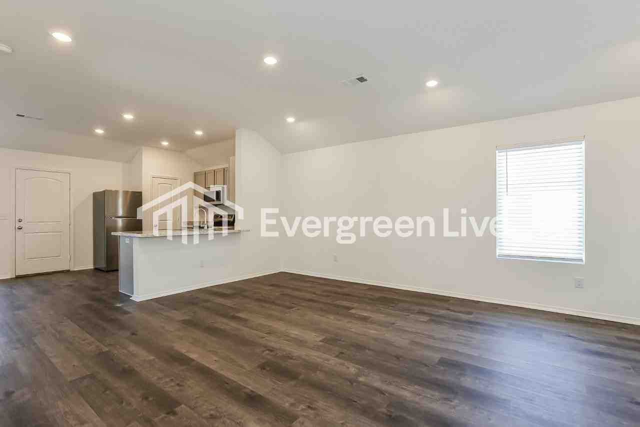 111 Powder River Dr - Photo 4 of 15