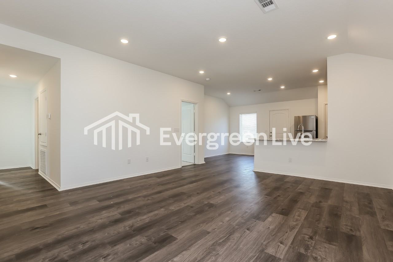 111 Powder River Dr - Photo 5 of 15