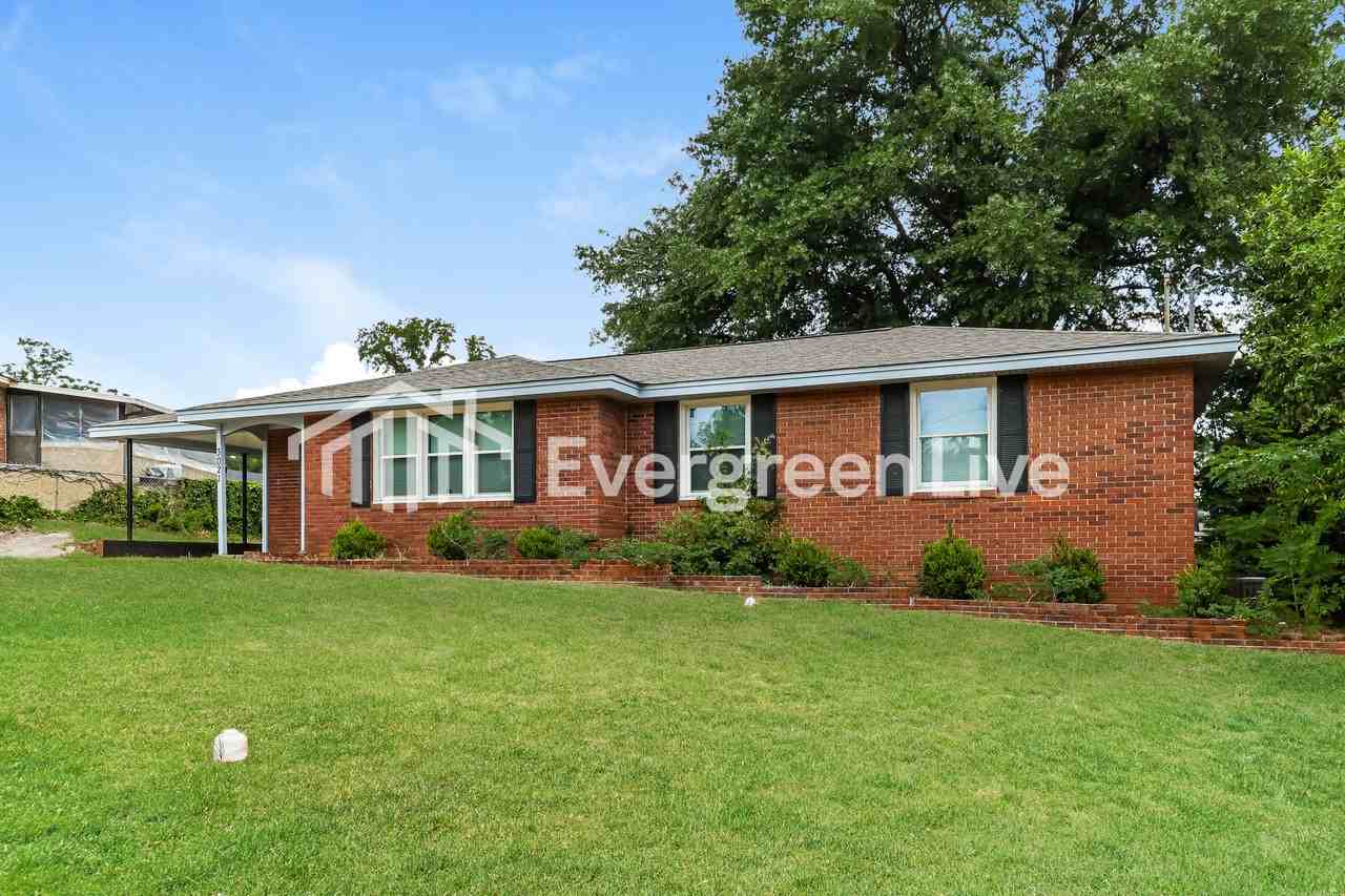 3021 Baywood Dr - Photo 2 of 15