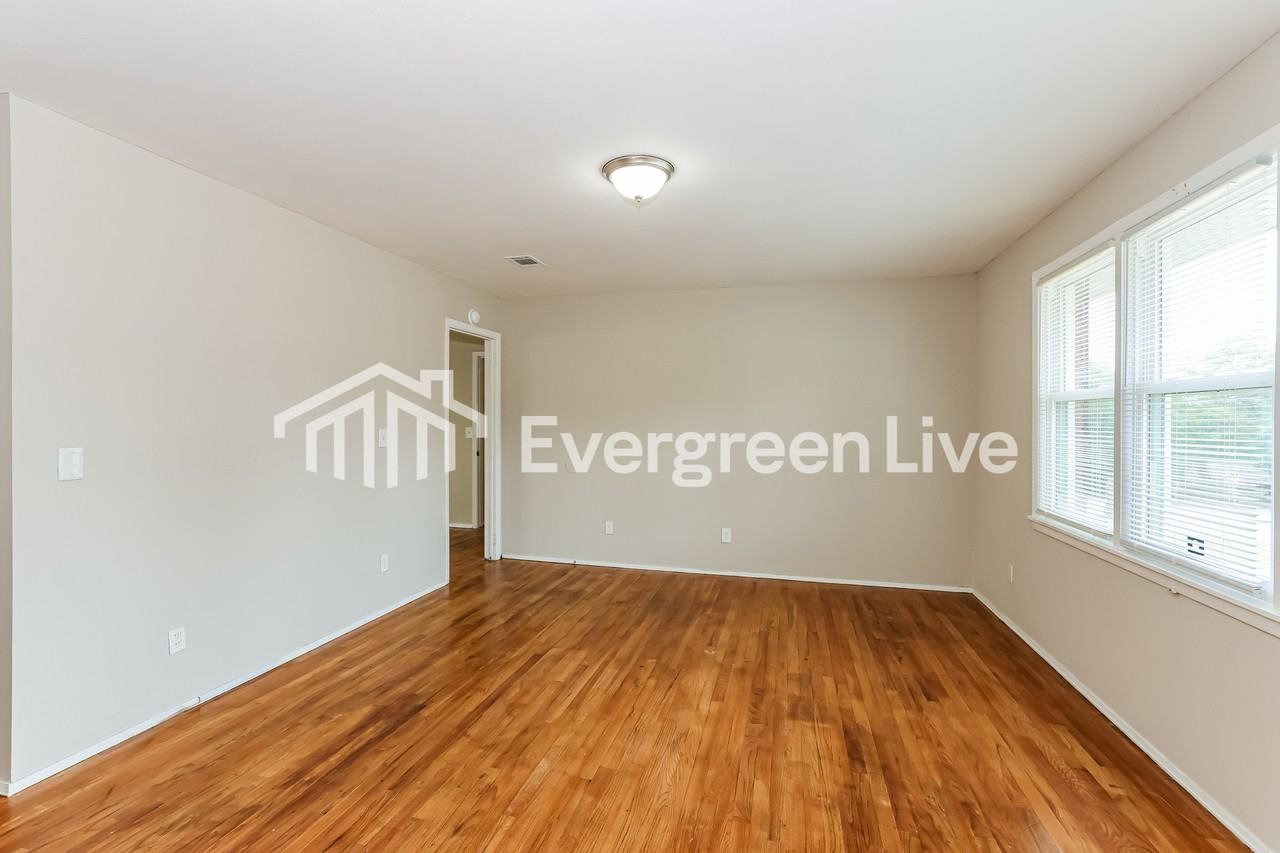 3021 Baywood Dr - Photo 3 of 15