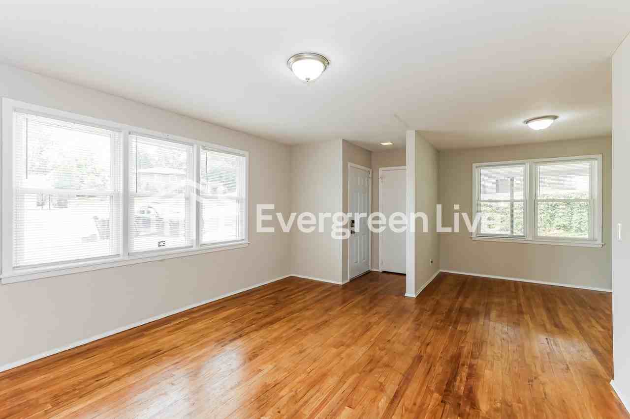 3021 Baywood Dr - Photo 4 of 15