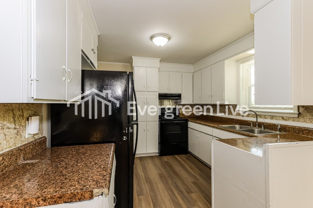 3021 Baywood Dr - Photo 6 of 15